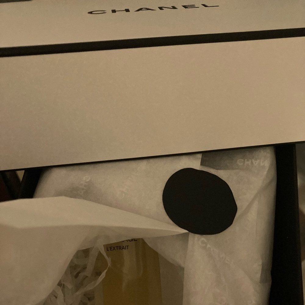 Chanel Gift frequent buyer - Picture 2 of 2